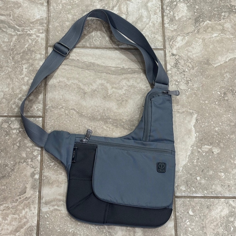 Tumi T-Tech Gray Black Ballistic Nylon Crossbody Sling Bag 51235PW